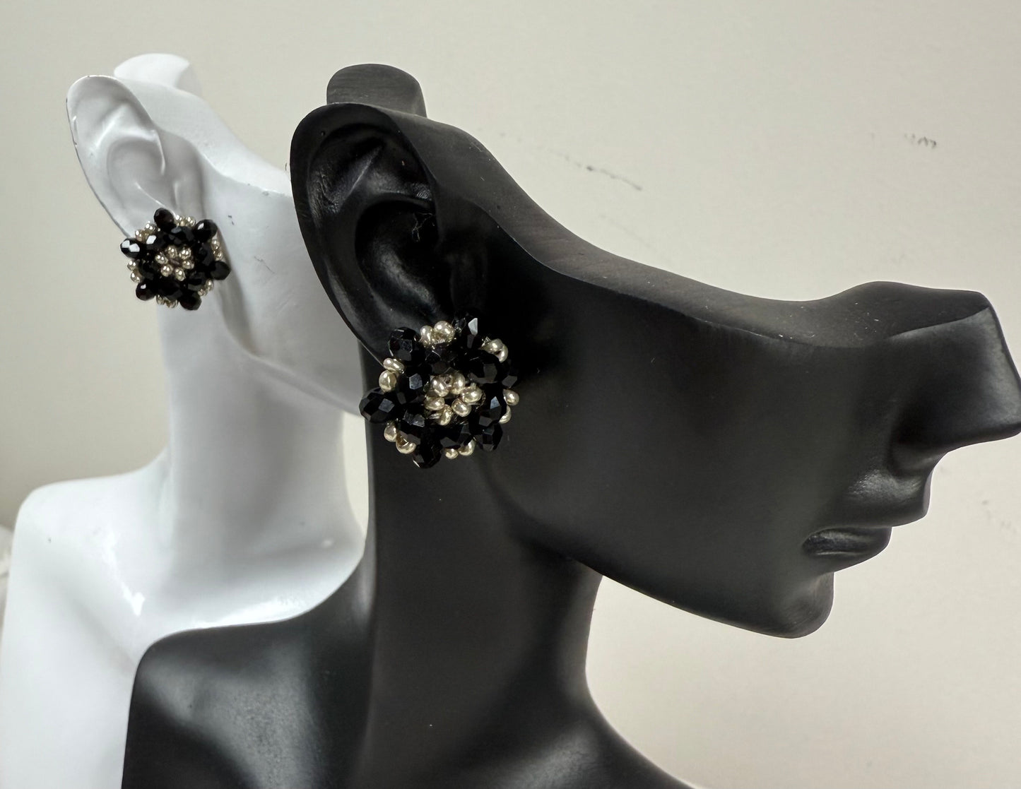 Aretes de Florecita negros